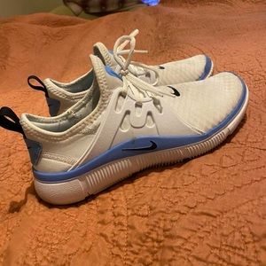 Nike Acalme Tennis Shoes